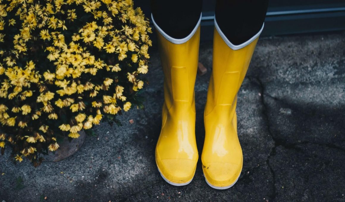 how-to-wear-rain-boots-to-work-with-style